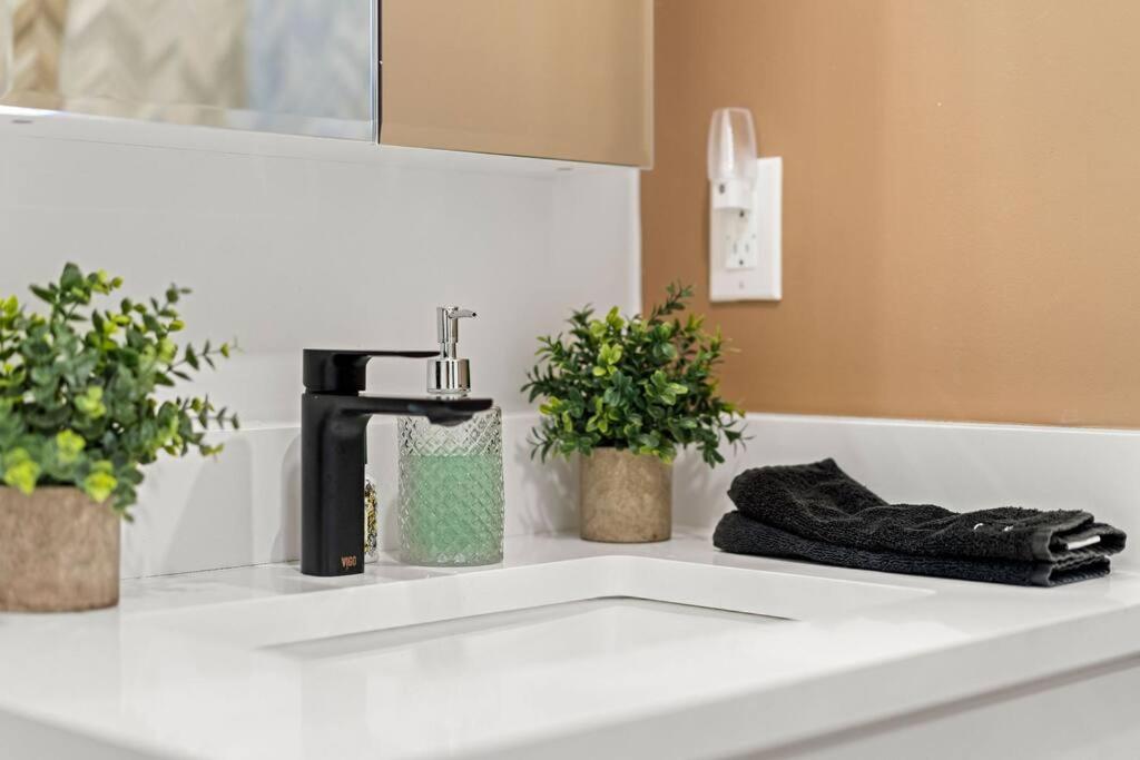 Entire Apt/2Bd 2Bth/Amer. Dream Mall/Nyc/Ewr Airpt نيوآرك المظهر الخارجي الصورة